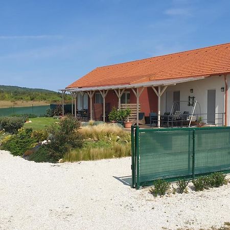 Buzavirag Apartmanhaz Balatonakali Dış mekan fotoğraf