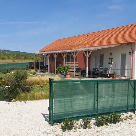 Buzavirag Apartmanhaz Balatonakali Dış mekan fotoğraf