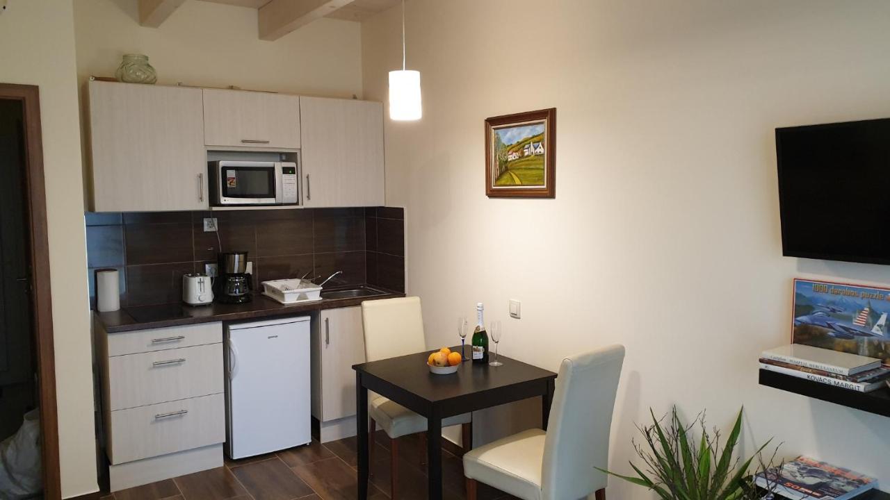 Buzavirag Apartmanhaz Balatonakali Dış mekan fotoğraf