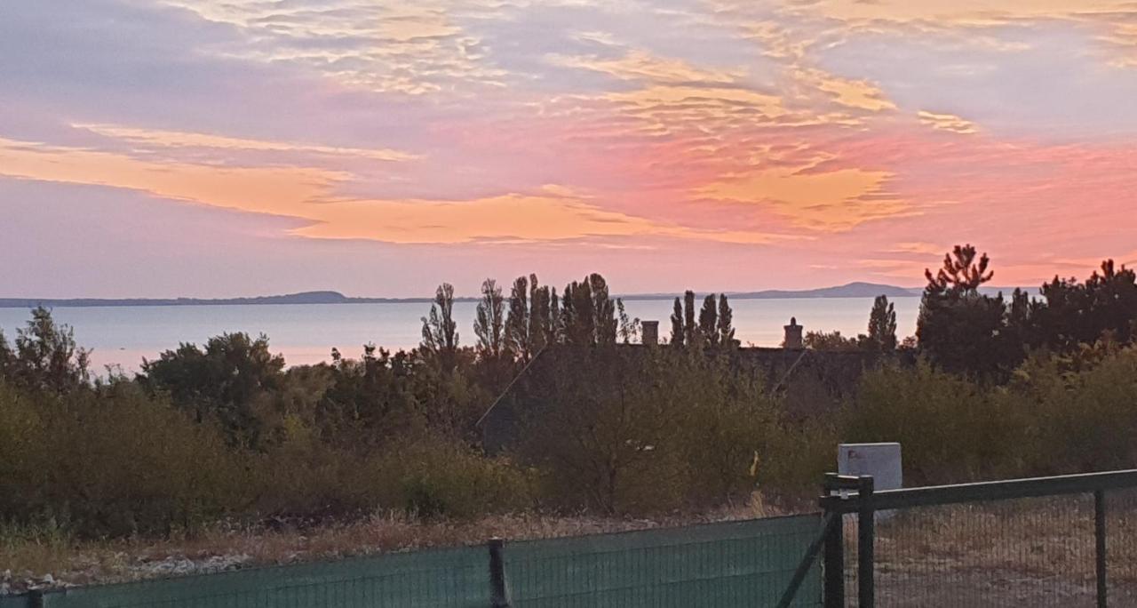 Buzavirag Apartmanhaz Balatonakali Dış mekan fotoğraf