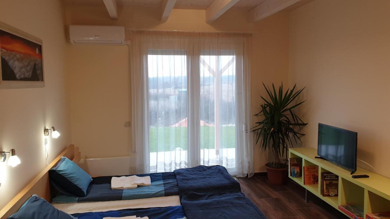 Buzavirag Apartmanhaz Balatonakali Dış mekan fotoğraf
